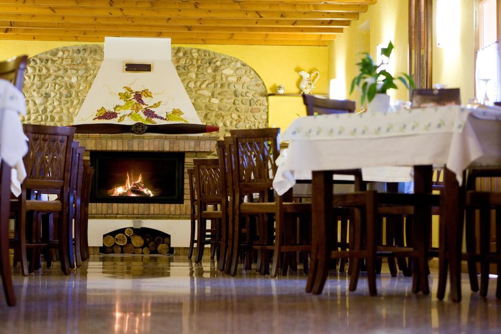 Agriturismo Al Casale คอ-ดรอยโป ภายนอก รูปภาพ